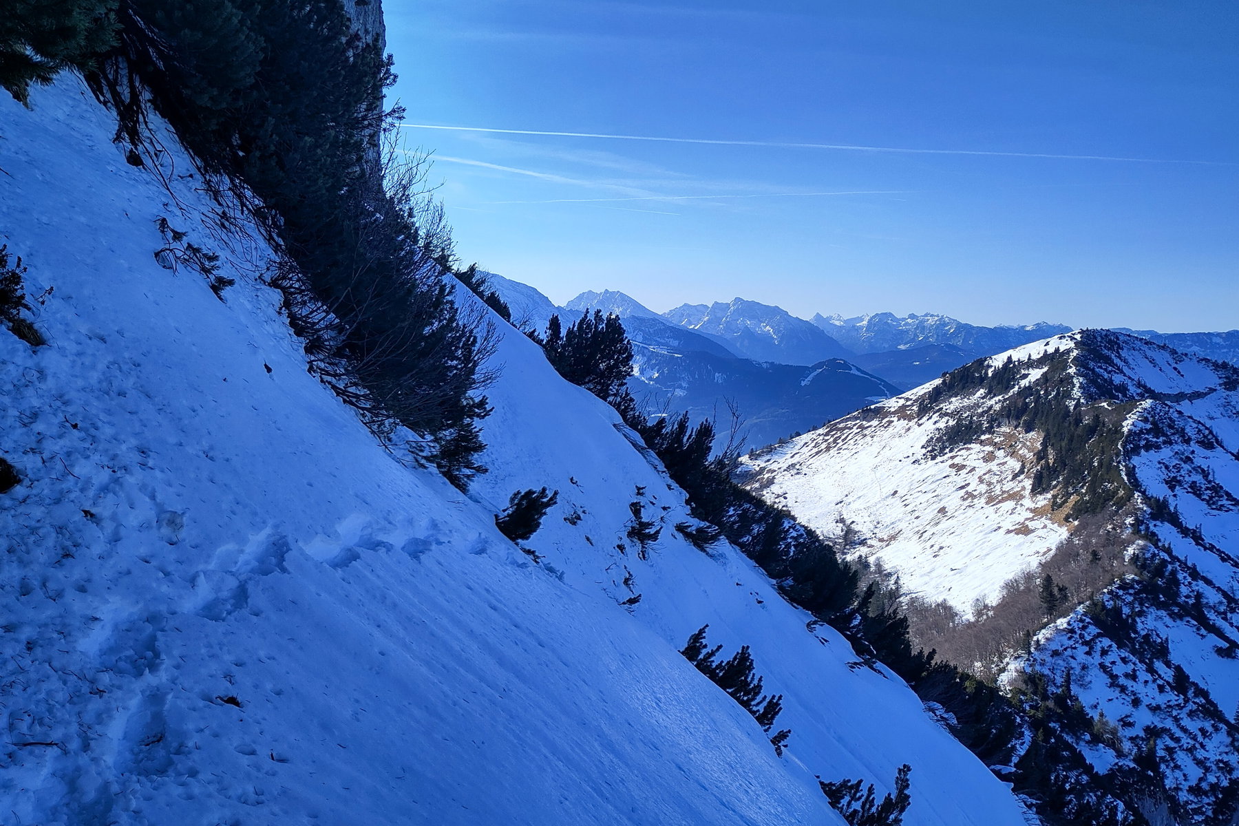Das erste Stück – im Hintergrund Watzmann und Hochkalter, davor der Schlenken. Foto: Karl Plohovich