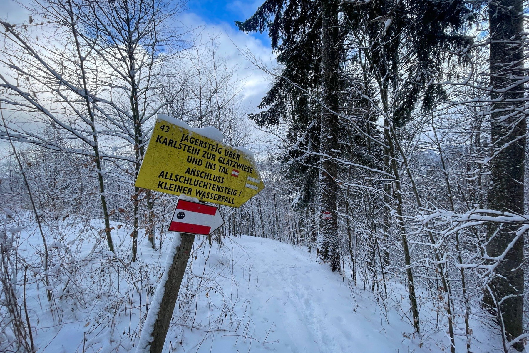 Abzweigung Richtung Karlstein. Foto: Ursula Truebswasser