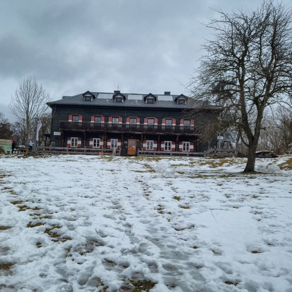 Kaspressknödel am Peilsteinhaus: Wanderung im südlichen Wienerwald