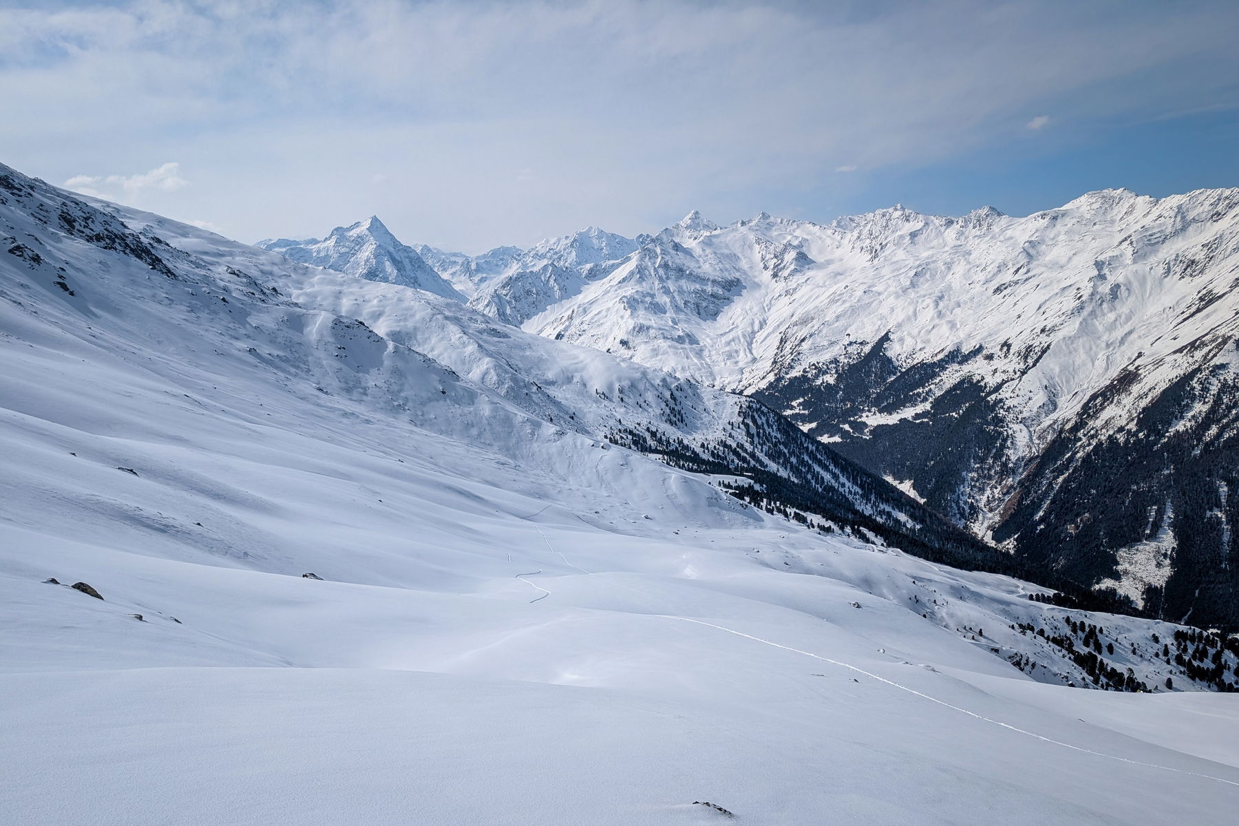 Perfektes Skigelände. Fotos: Simon Widy