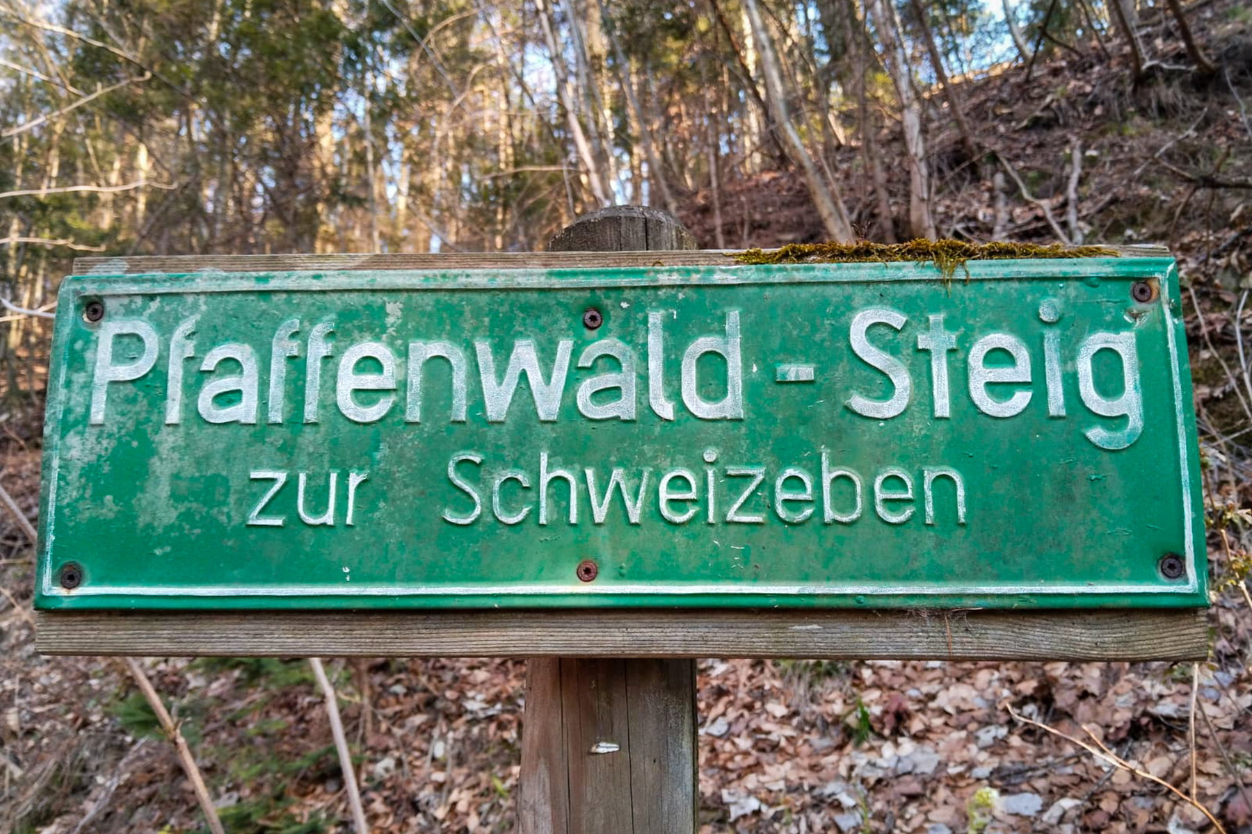 Ein Schild deutet jedoch leider bald sein Ende (oder, von umgekehrter Richtung, seinen Anfang) an. Foto: Tobias Brugger