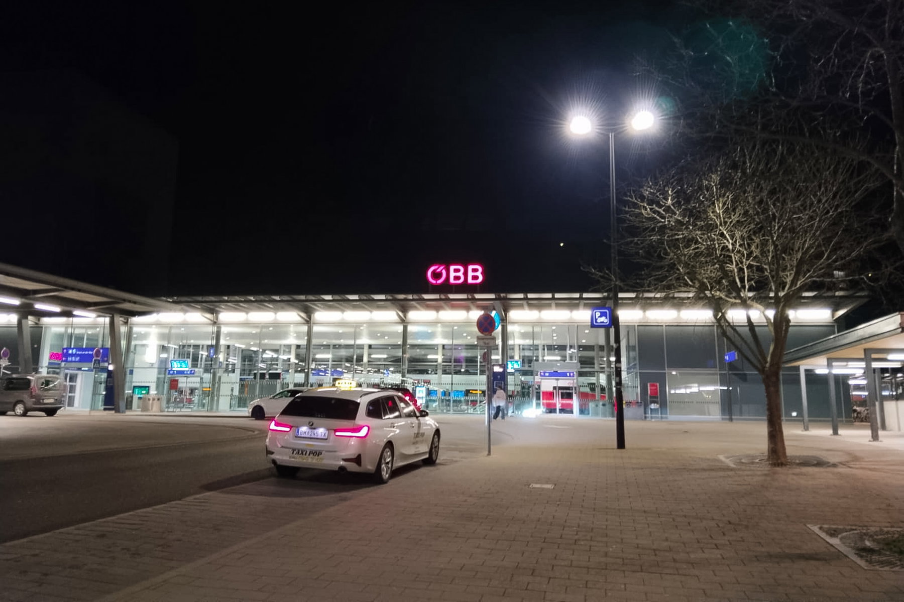 Zurück gehts dann erst kurz vor halb 10 am Abend vom Bahnhof in Bruck an der Mur. Foto: Tobias Brugger