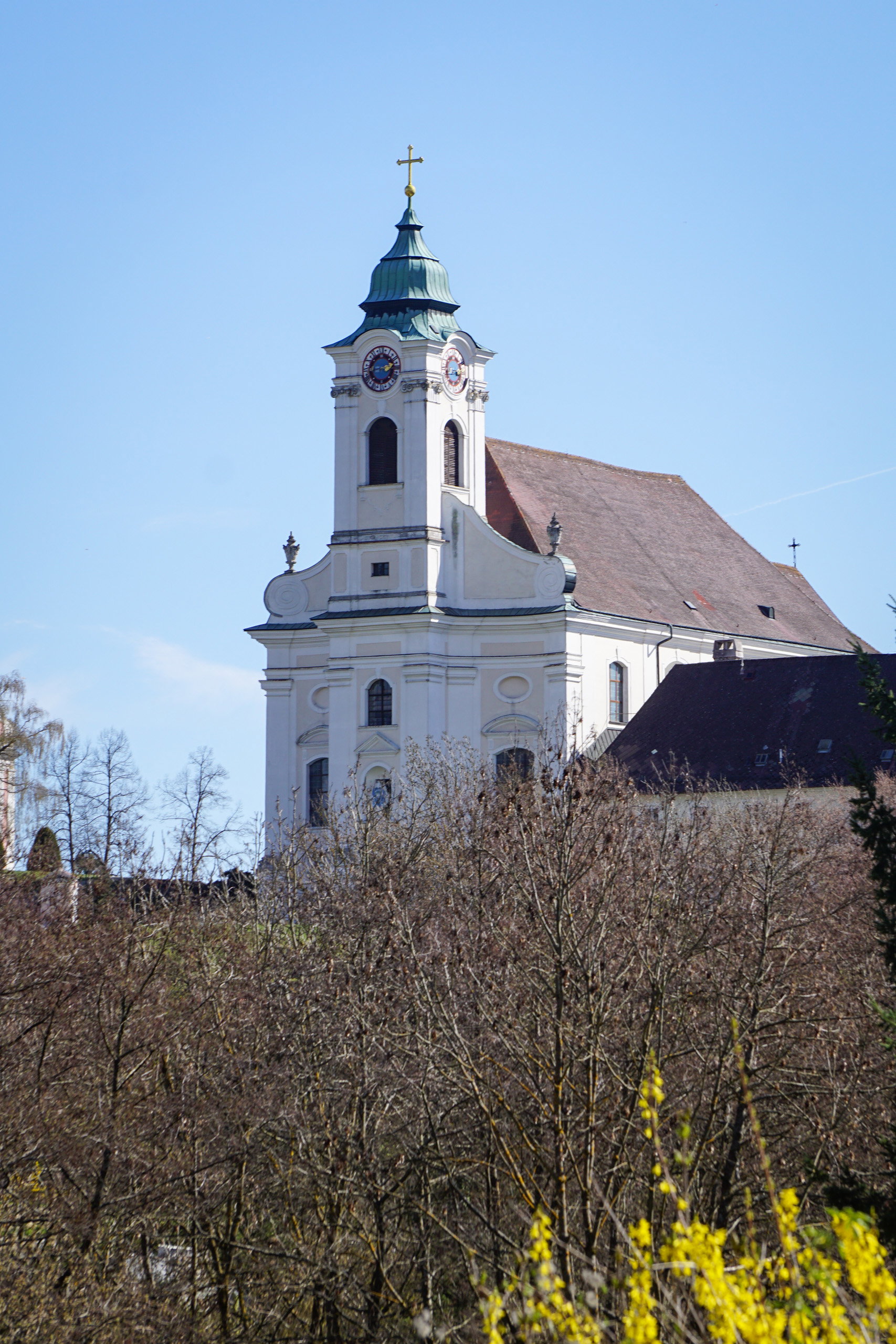 Maria Langegg – Pfarr- und Wallfahrtkirche; Blick zurück auf die Sonnenwiese (Bilder aufgenommen mit einer Kamera). Fotos: Linda Prähauser