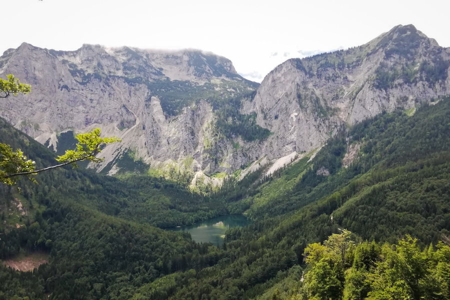 Blick auf den hinteren Langbathsee. Foto: Sarah Stainer