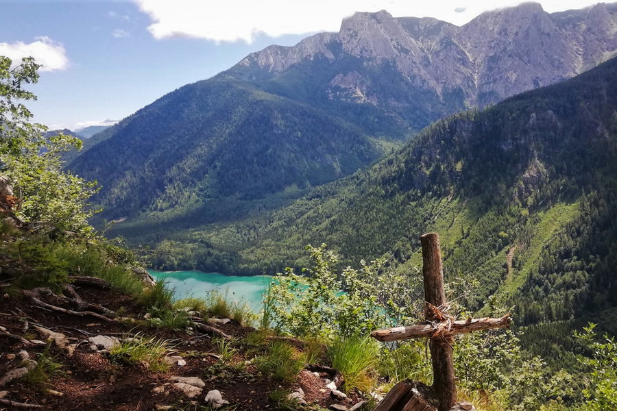 Aussicht vom hinteren Signalkogel zum vorderen Langbathsee. Foto: Sarah Stainer
